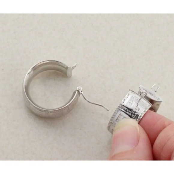 14k White Gold Hollow Lightweight Greek Key Hoop Earrings 3/4" Hoops - Picture 7 of 7